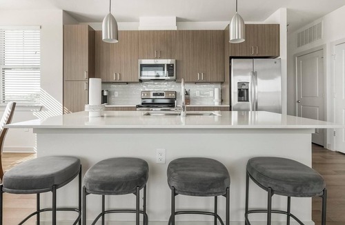 Biggar Apartment | Landing | Modern 3BD, Clubhouse, Gym