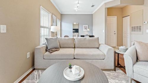 Pinellas Park Apartment | Landing - Modern Apartment with Amazing Amenities (ID8197X54)