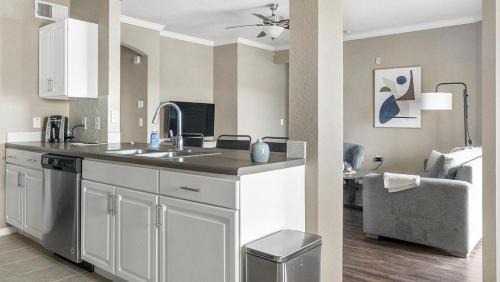 Pinellas Park Apartment | Landing Modern Apartment with Amazing Amenities (ID1403X079)