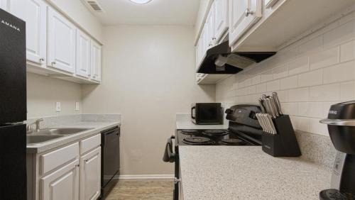St. Petersburg Apartment | Landing Modern Apartment with Amazing Amenities (ID8470X13)