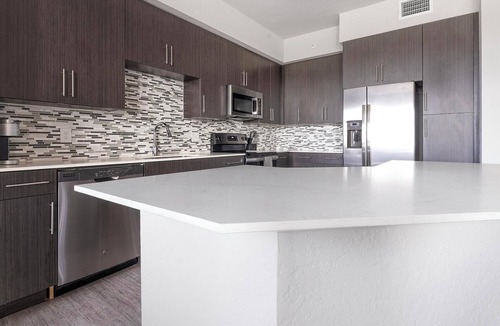 Biggar Apartment | Landing | Spectacular 2BD, Clubhouse, Gym