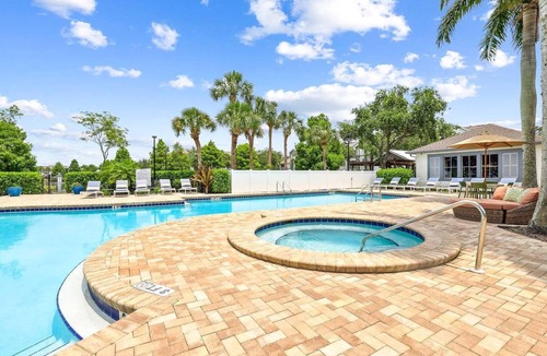 Fruitville Apartment | Landing | Spectacular 2BD, Clubhouse, Gym