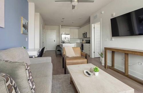 The Forum Apartment | Landing | Stylish 2BD, Gym