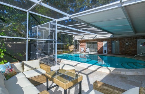 Arlington Park House | Large home w/ private pool & garden near Downtown Pet Friendly Beautiful Decor
