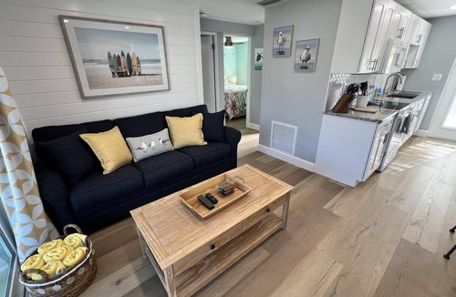 Englewood Villa | Laughing Gull on the Key! 3min walk to beach Sunsets! Kayaks, Bikes and More!