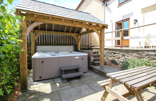 Whitecroft Cottage | LILLY COTTAGE, character holiday cottage, with hot tub in Whitecroft