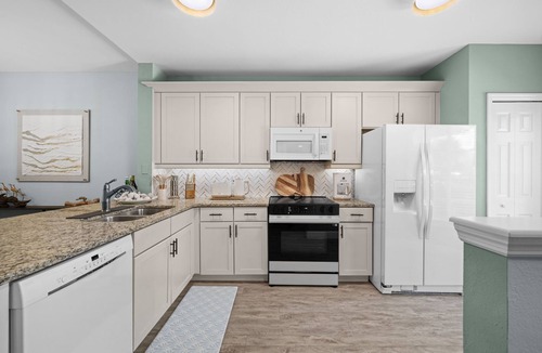 Naples Condo | Limited-Time Offer: Charming 2BR Naples Condo with Club Option