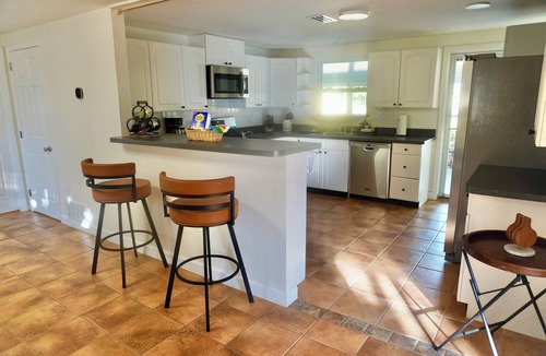 South Venice House | Linda’s Beach House, Venice - 3 min to the beach. Family friendly retreat