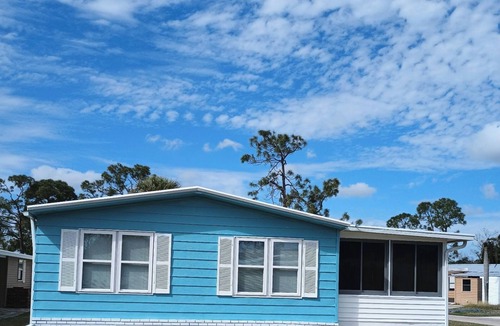 Jacarandas House | Located in southwest Florida, close to a vibrant downtown, and sandy beaches!