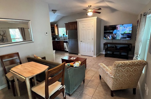 Indian Beach Sapphire Shores Cottage | Location! walk to bay, New College, Ringling Museum, downtown and the beaches