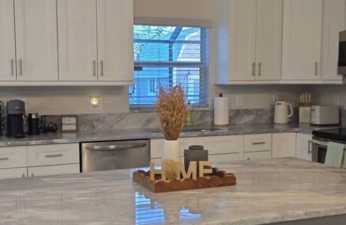 Englewood East House | Lovely 3 bdr house with heated, saltwater pool, 13 min to beach!