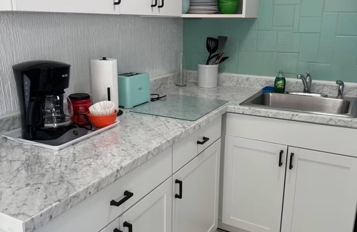 Ilexhurst Condo | Low Rates for longer stays! Perfect Location! Steps to Beach!/Heated pool!