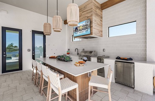 Eight Lakes House | Luxe Waterfront Escape with Heated Pool, Spa & Gulf Access - Villa Solara - Roelens