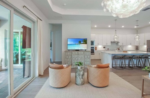 Venice House | Luxurious 4BR in Wellen Park - Pool home - Golf membership included - Florida Sanctuary