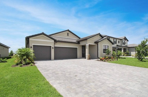 Braden River House | Luxurious pool home in Lorraine Lakes - Lakewood Ranch - Southern Comfort