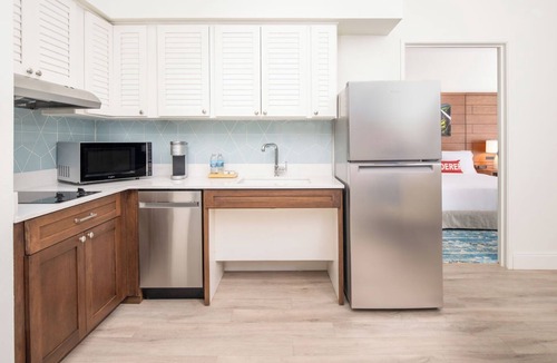 Park Shore Hotel | Luxurious Pool View Family Suite with Free Breakfast