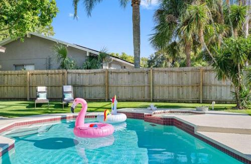 Palm Harbor House | Luxurious Spa Retreat with Stunning Pool in Palm Harbor