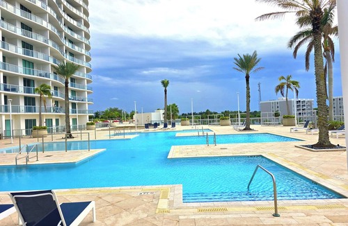 Fort Myers Apartment | Luxury 2BR in Downtown Fort Myers Pool & Terrace