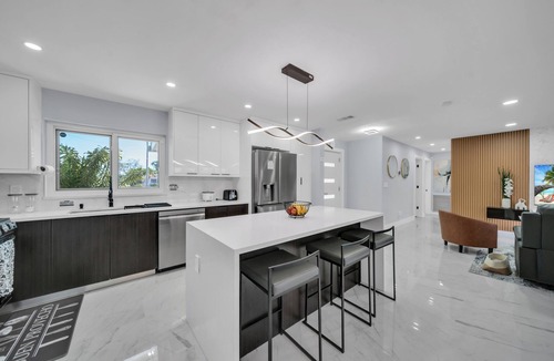 Caloosahatchee House | Luxury 3 Bedrooms Oasis – Hot Tub, Games, Pool, Fire Pit & BBQ In Top Location!