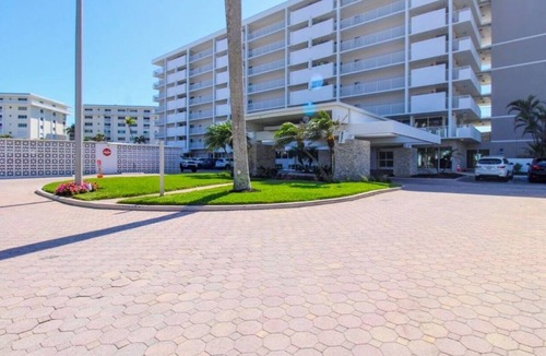 Moorings Condo | Luxury Beachfront Oasis-Newly Renovate Condo, open concept with large island