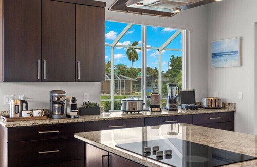 Yacht Club House | Luxury home w/2 suites, LARGE pool, spa, lanai. Quick gulf access! 6 Bikes! EV!