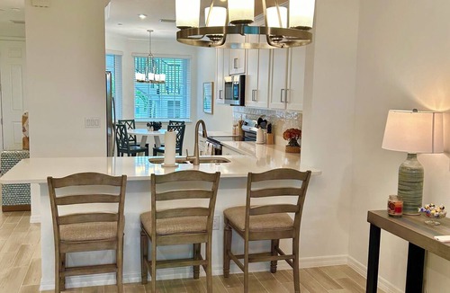 Biggar Condo | Luxury Lakeside Resort Escape, Hidden Gem with Spectacular Views