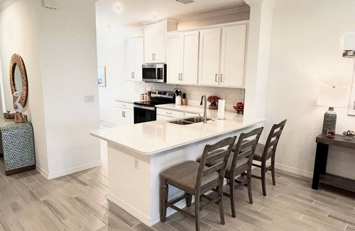 Biggar Condo | Luxury Lakeside Resort Escape, Hidden Gem with Spectacular Views