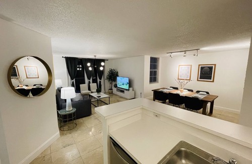 Aventura Apartment | LUXURY THE YATCH 402- FREE PARKING AND WIFI