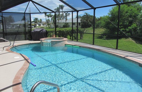 Pelican Villa | Luxury Villa, SW, Gulf access, Wifi, Pool & Spa, Smart TV, Roof solar panels