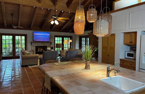 South Venice Villa | Manasota Beach Villa. Beautiful private 4 bedroom walk to Manasota beach home!