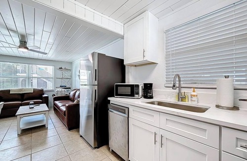 Englewood Cottage | Manasota Beachfront Cottage 2