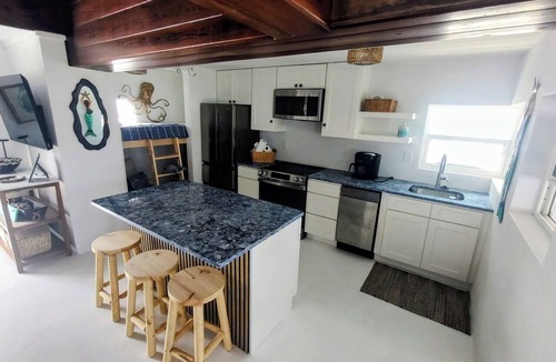 Englewood Cottage | Manasota Key Beach Cottage Just Thirty Steps from the Beach