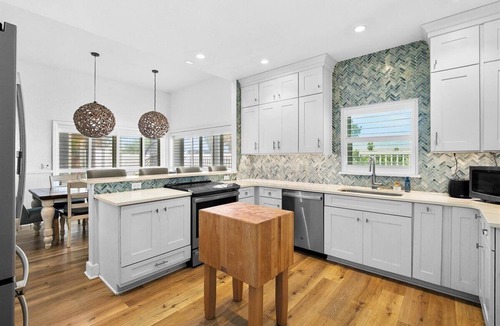 Englewood House | Manasota Key Beach Estate 6BR Compound w/Pool