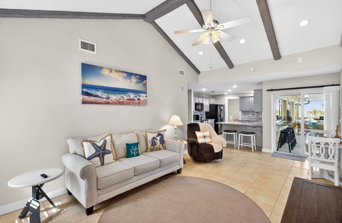 Eight Lakes House | Manatee Lake- Heated Pool & Spa with Kayaks, Paddle Boards, Games, Fun and SUN!