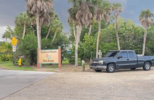 Ellenton House | Manatee River Bungalow-6 Boat ramp at highl shores