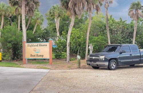 Ellenton House | Manatee River Bungalow-6 Boat ramp at highl shores