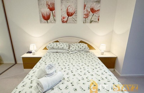 City East Apartment | Manhattan CBD 1BD - Study Desk, Free Parking