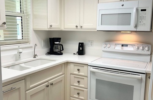 Marco Island Condo | Marco Island Monthly Rental, Renovated 2BR Townhome Pool Near Beach