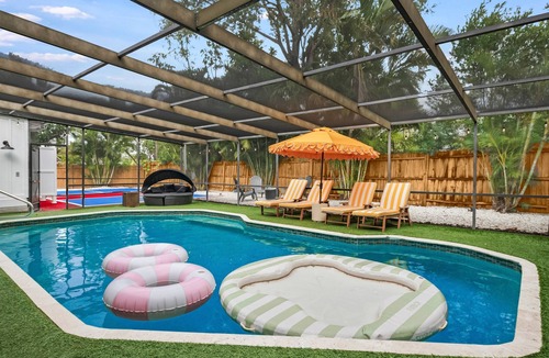 Bradenton House | Massive Beach House, 6BR 8BA, Heated Pool, Pickleball, Hot tub, Gym, Sleeps 22