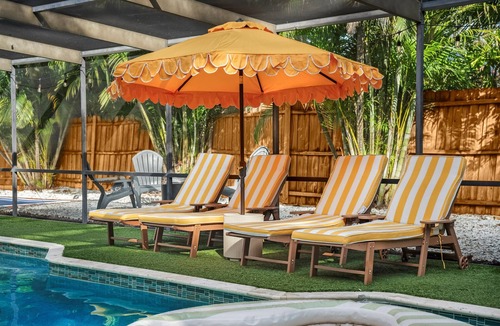 Bradenton House | Massive Beach House, 6BR 8BA, Heated Pool, Pickleball, Hot tub, Gym, Sleeps 22
