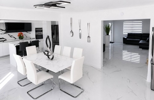 Ludlam House | Miami 4BR House 7 Min to FIU Heated Pool & BBQ