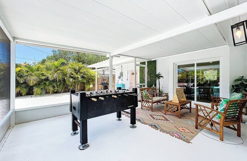 Southgate House | MidCentury Modern Heated Pool Retreat minutes to Siesta Key Beach & Downtown