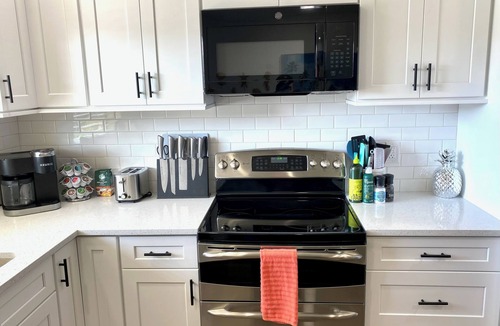 Iona Condo | Minutes to Sanibel with Heated Pool, Tennis & Beach Gear