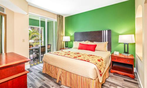 Weston Resort | Mizner Place at Weston Town Center, Fort Lauderdale