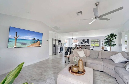 Englewood South House | Modern Family-Friendly Home Near Englewood Beach