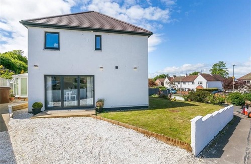Colinton House | Modern Spacious 4 Bedroom Property in Desirable Part of Town