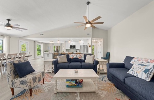 The Dunes House | Mollymawk Cottage: Peaceful Pool Home Near Beaches, Golf & Island Adventures