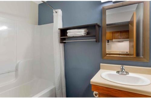 Fort Myers Hotel | Motel 6 Suites Fort Myers, FL