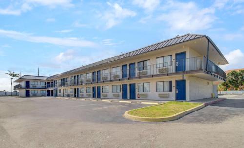 Venice Hotel | Motel 6-Venice, FL