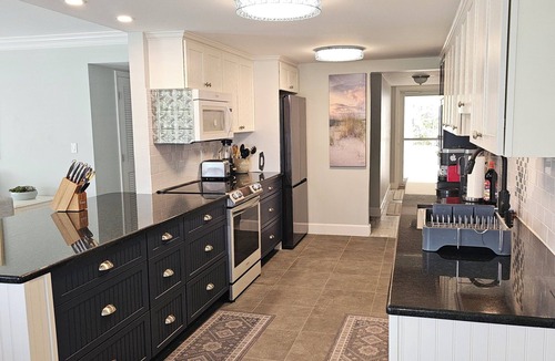 Moorings Condo | Naples 2-bedroom Condo for Lease w/Stunning Water Front Views & Spacious Living!